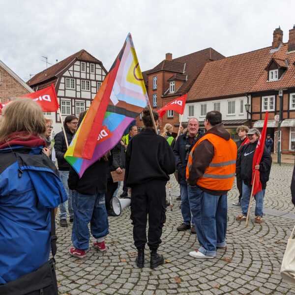 Demo auf dem Schlossplatz Demo gengen Stadtbild-Statement von Merz